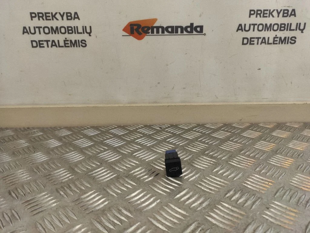 Bagažinės dangčio uždarymo jungtukas