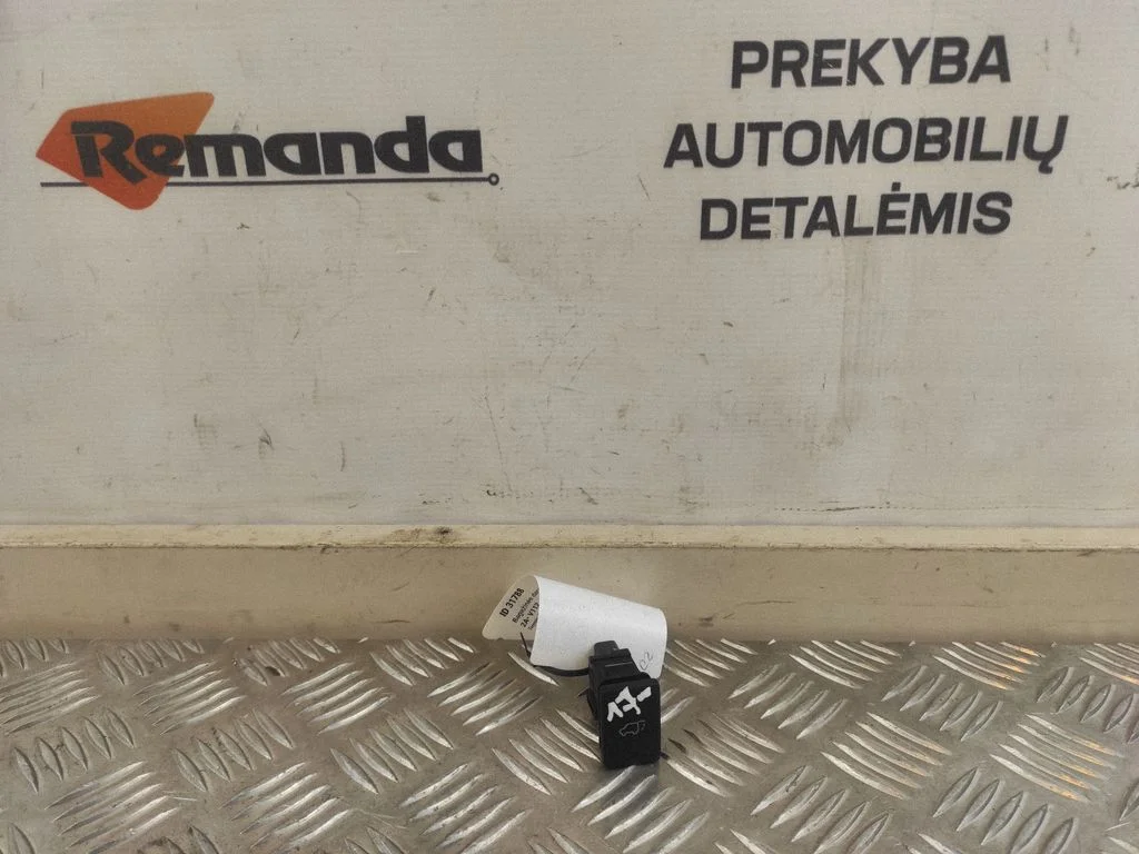 Bagažinės dangčio uždarymo jungtukas