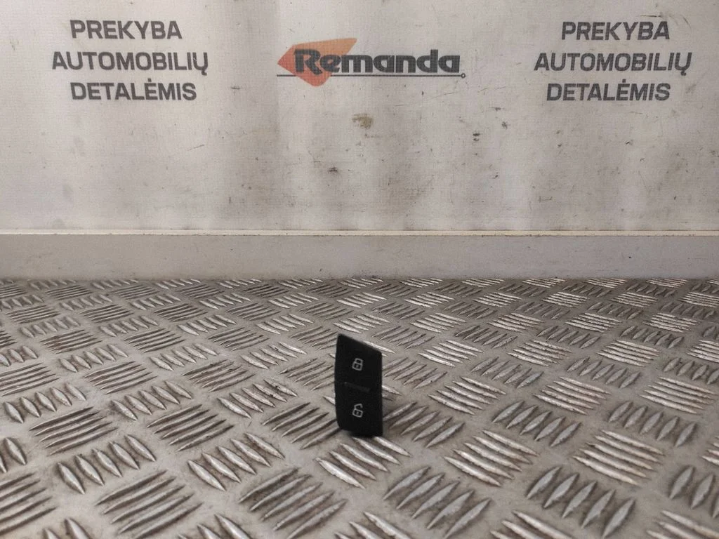 Centrinio užrakto jungtukas