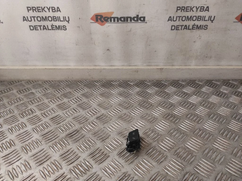 Centrinio užrakto jungtukas