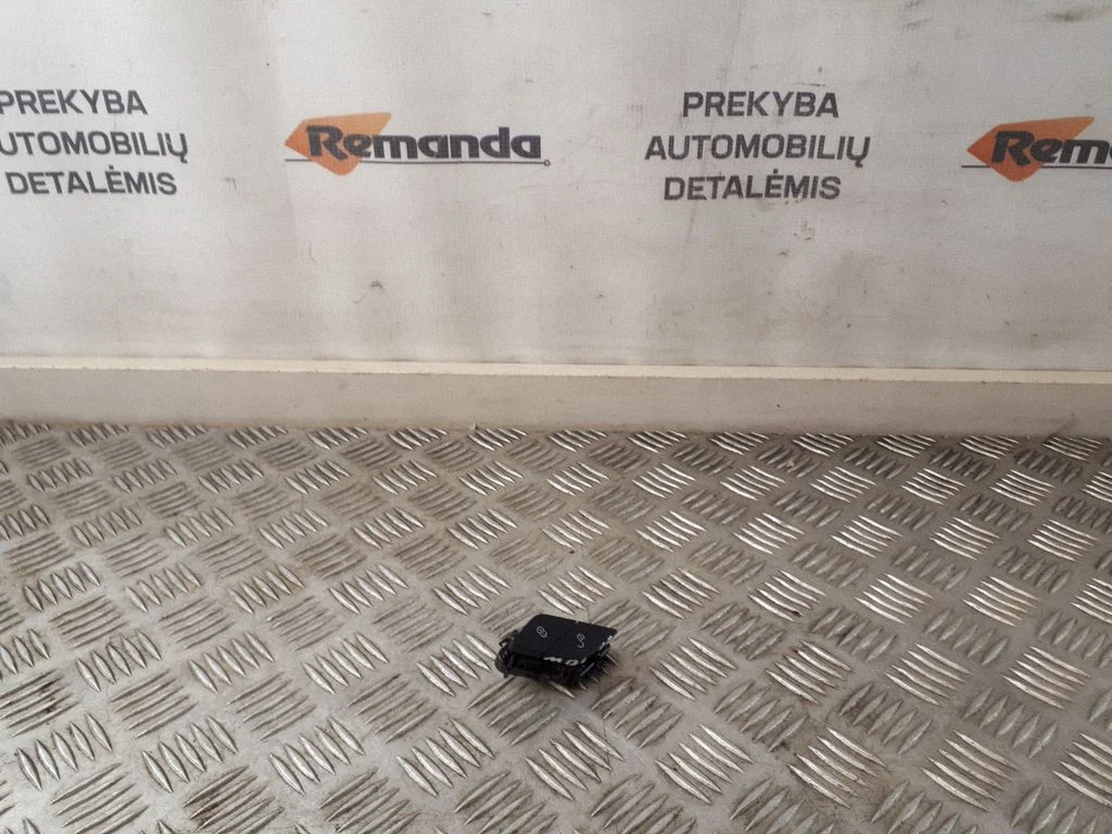 Centrinio užrakto jungtukas