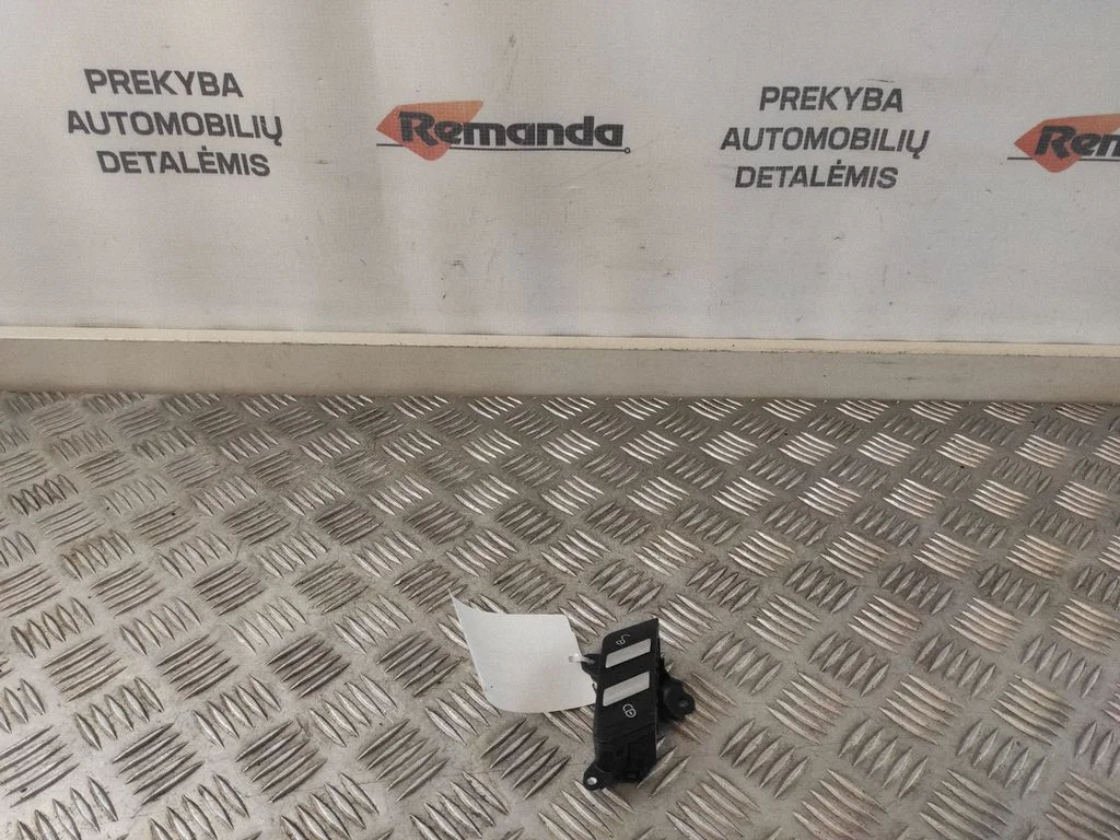 Centrinio užrakto jungtukas