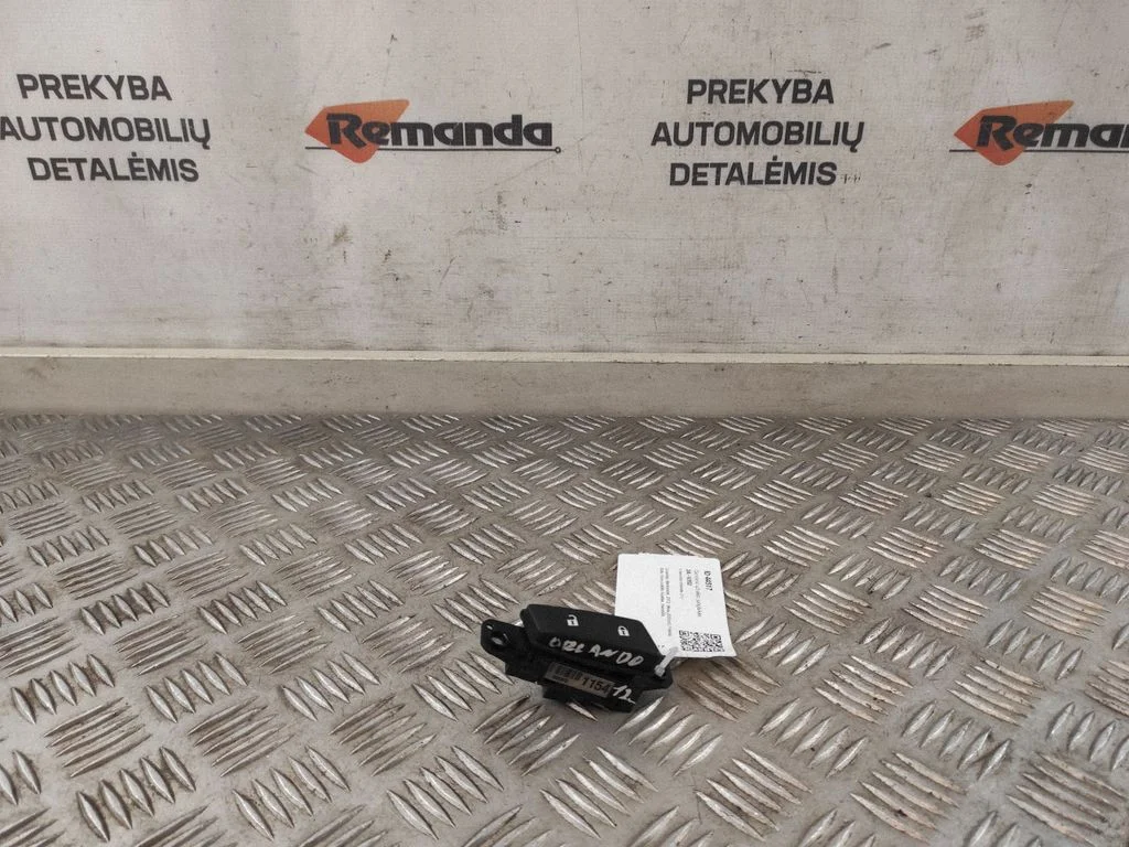 Centrinio užrakto jungtukas