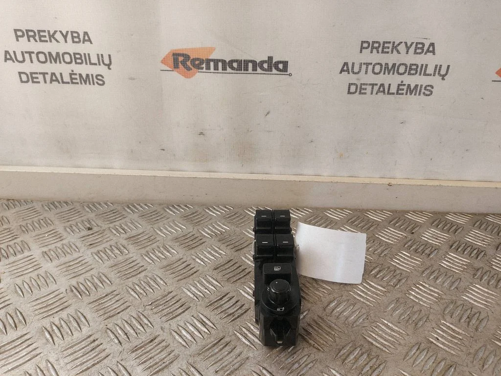 Elektrisko logu slēdzis KE7866350A