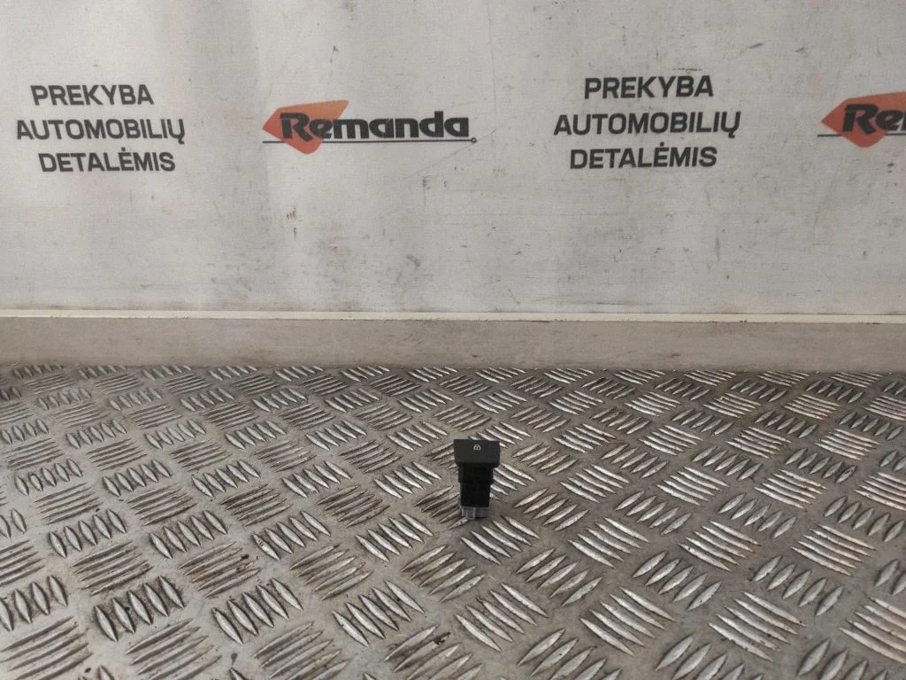 Centrinio užrakto jungtukas