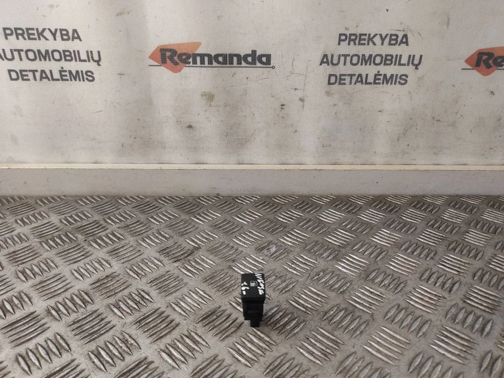 Degalų bako atidarymo jungtukas