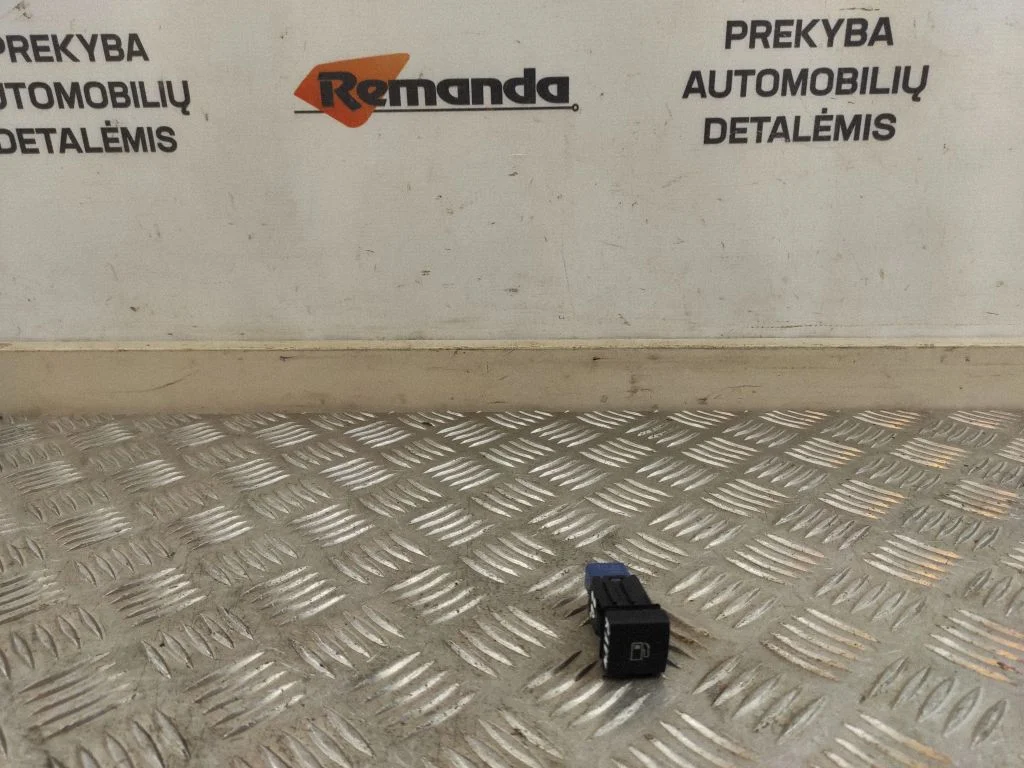 Degalų bako atidarymo jungtukas