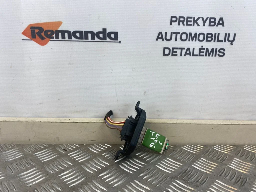 Salono pečiuko ventiliatoriaus rėlė