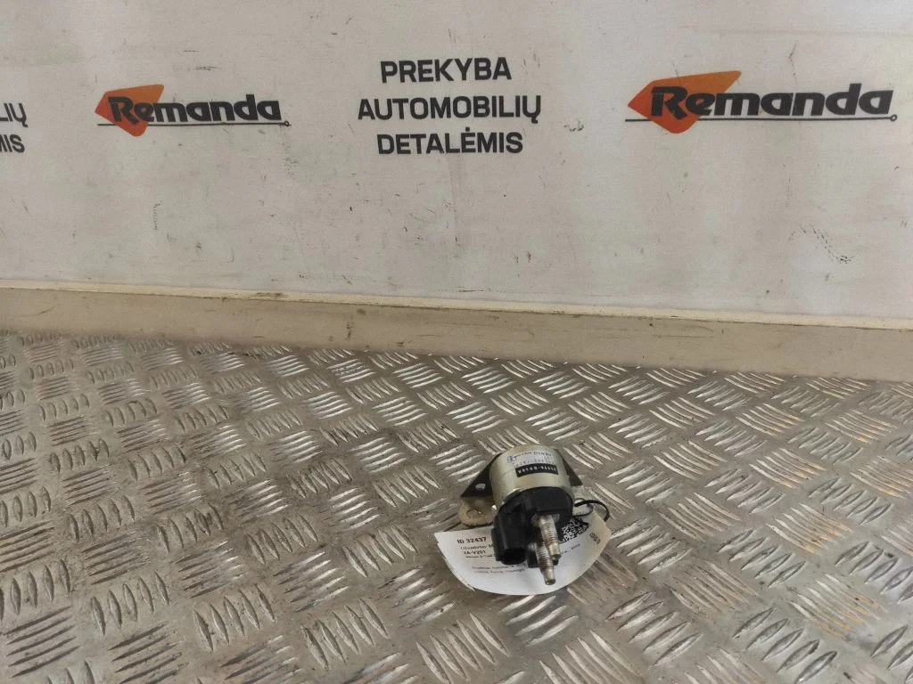 Užvedimo- blokavimo rėlė