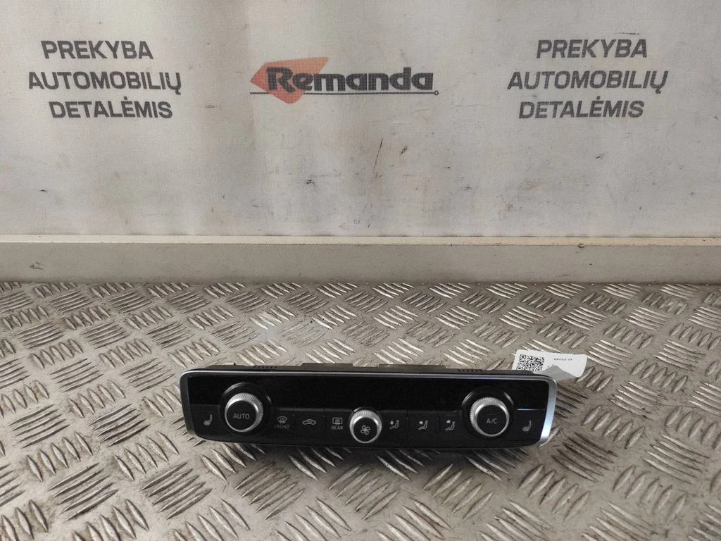 Gaisa kondicioniera/klimata/sildītāja vadības bloks (salonā) 8V0820043A