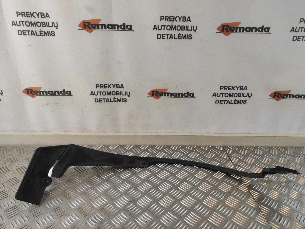 Rear arch trim 7587442010