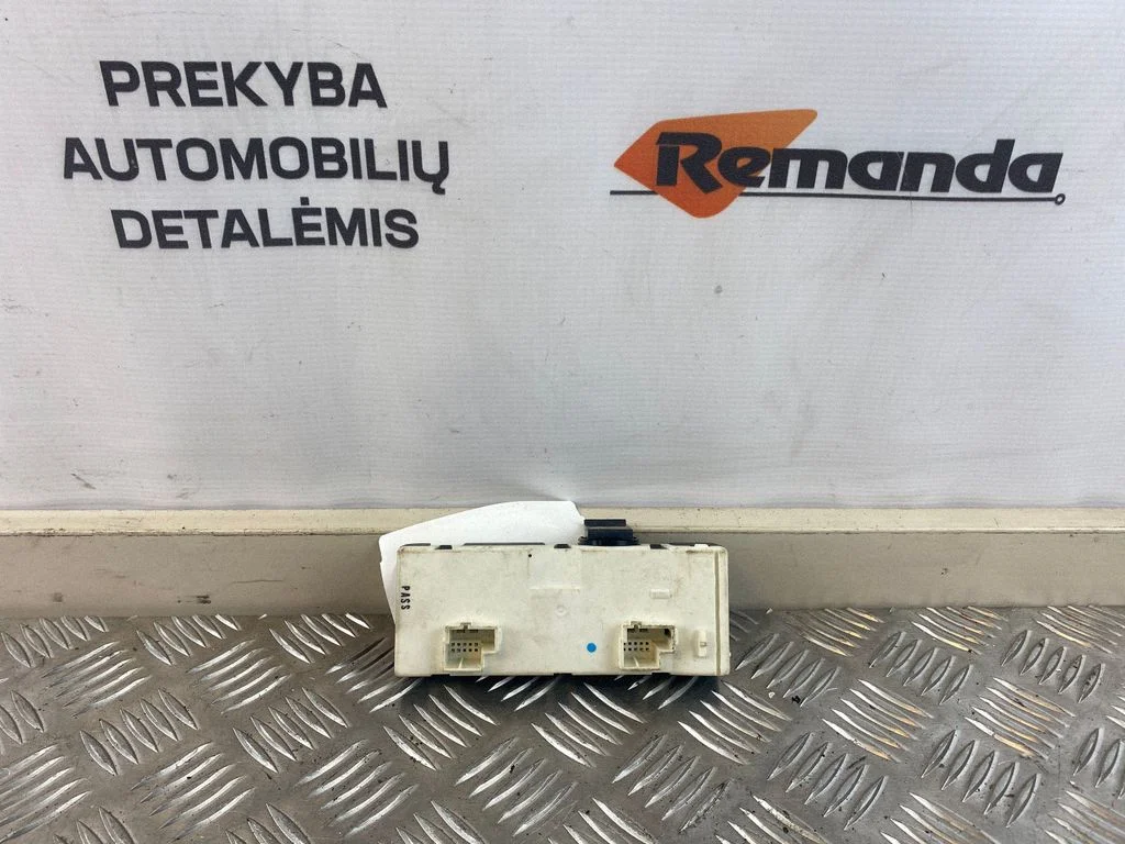 Bagažinės dangčio valdymo blokas