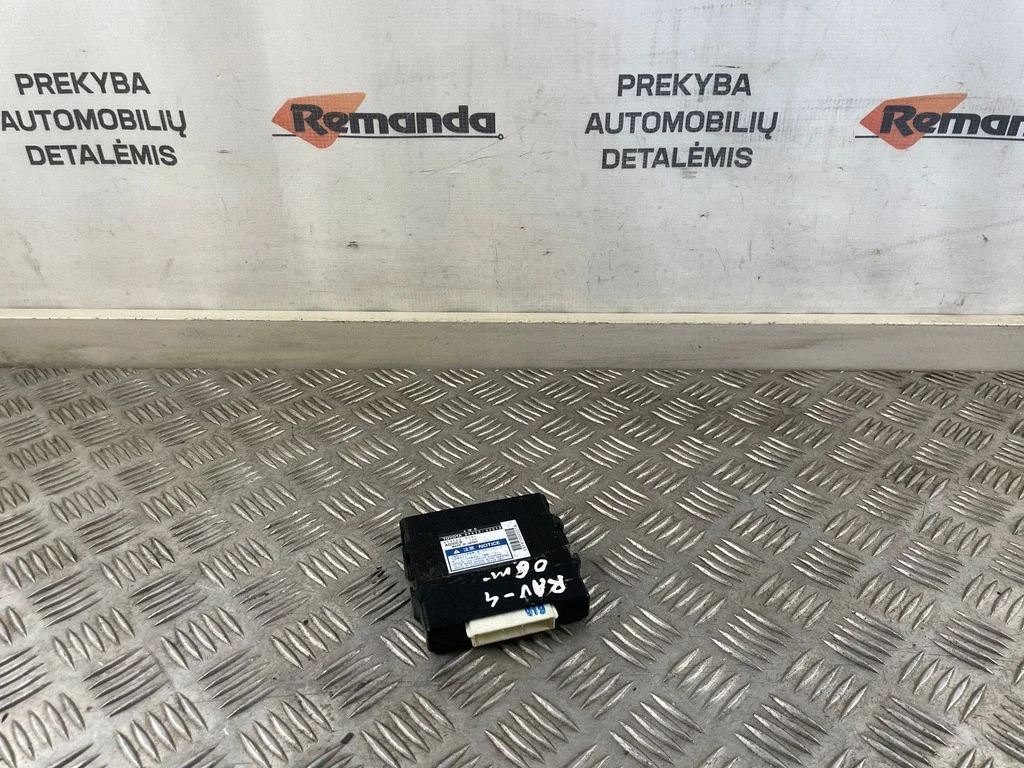 Pavarų dėžės reduktorius (razdatkės) valdymo blokas
