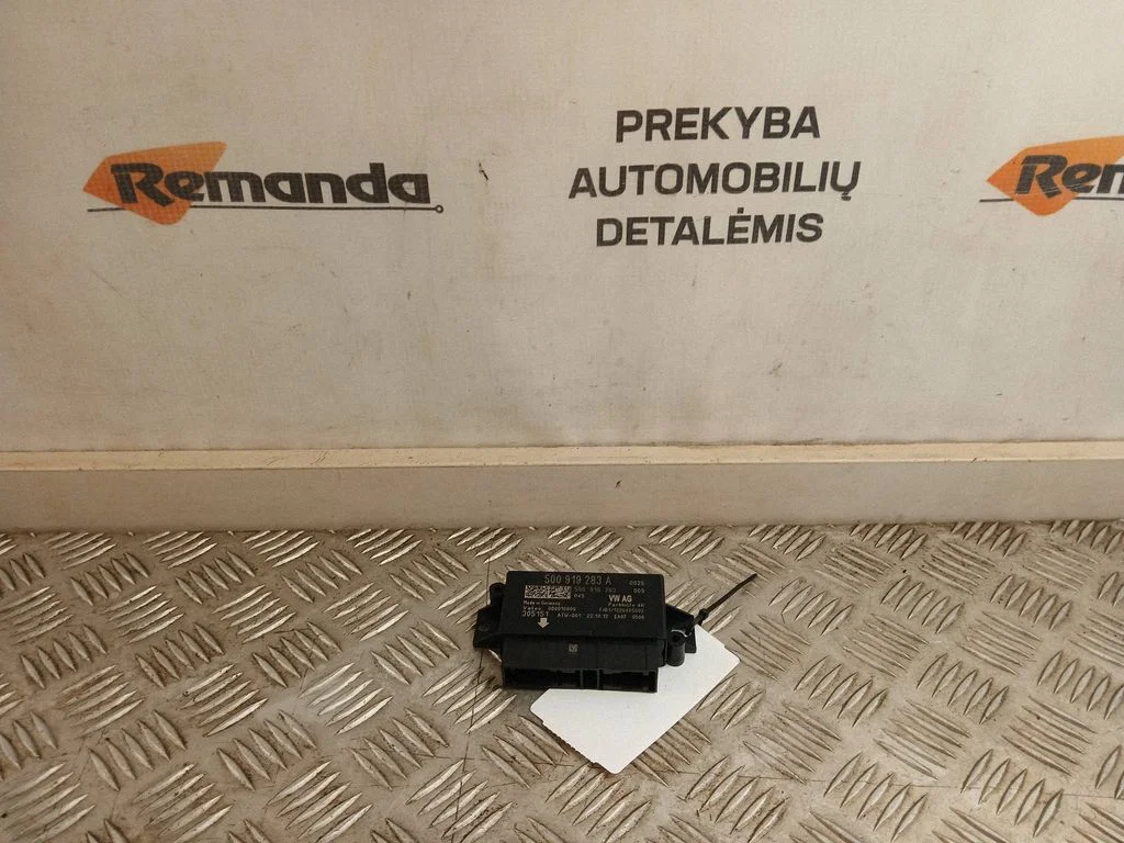 Parkavimo (PDC) daviklių valdymo blokas