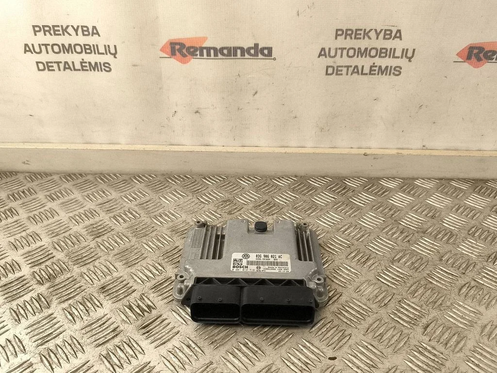 Dzinēja vadības bloks 03G906021AC
