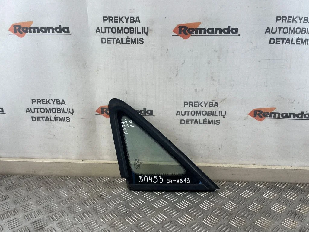 Mažasis "A" priekinių durų stiklas (keturdurio)