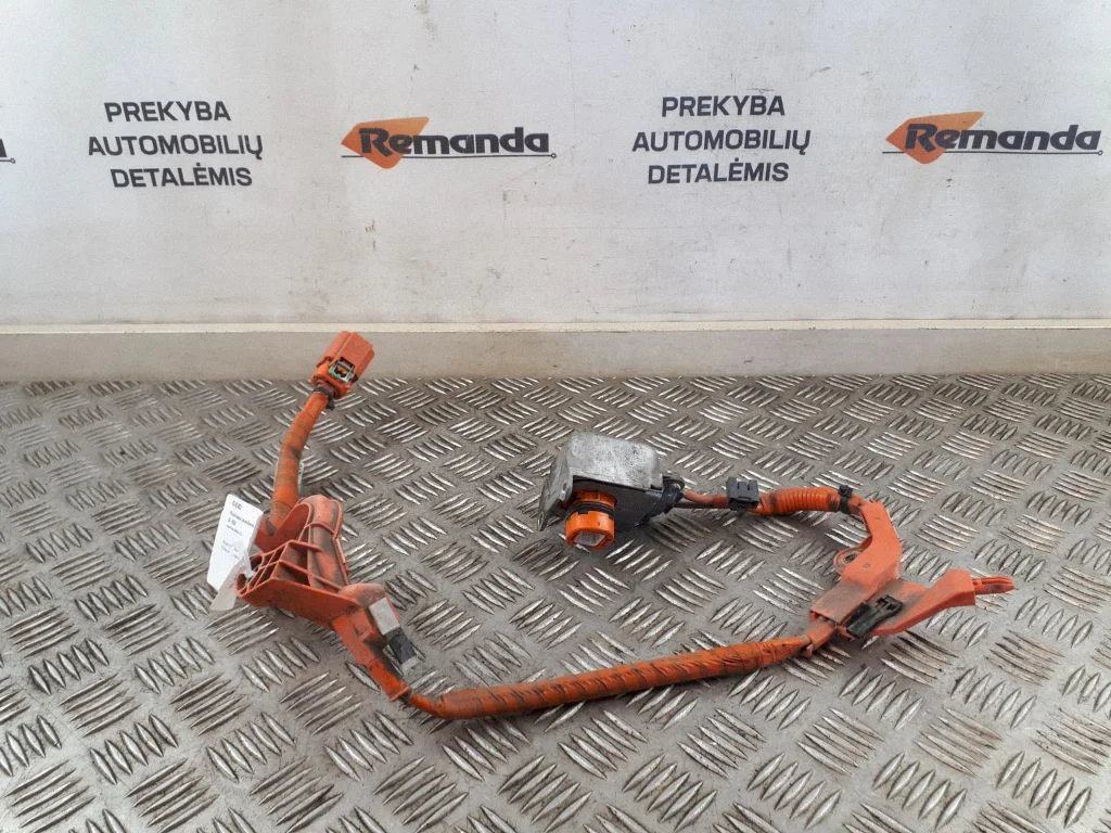 Positive cable (battery) – Toyota Prius (XW50) (2015-2023)