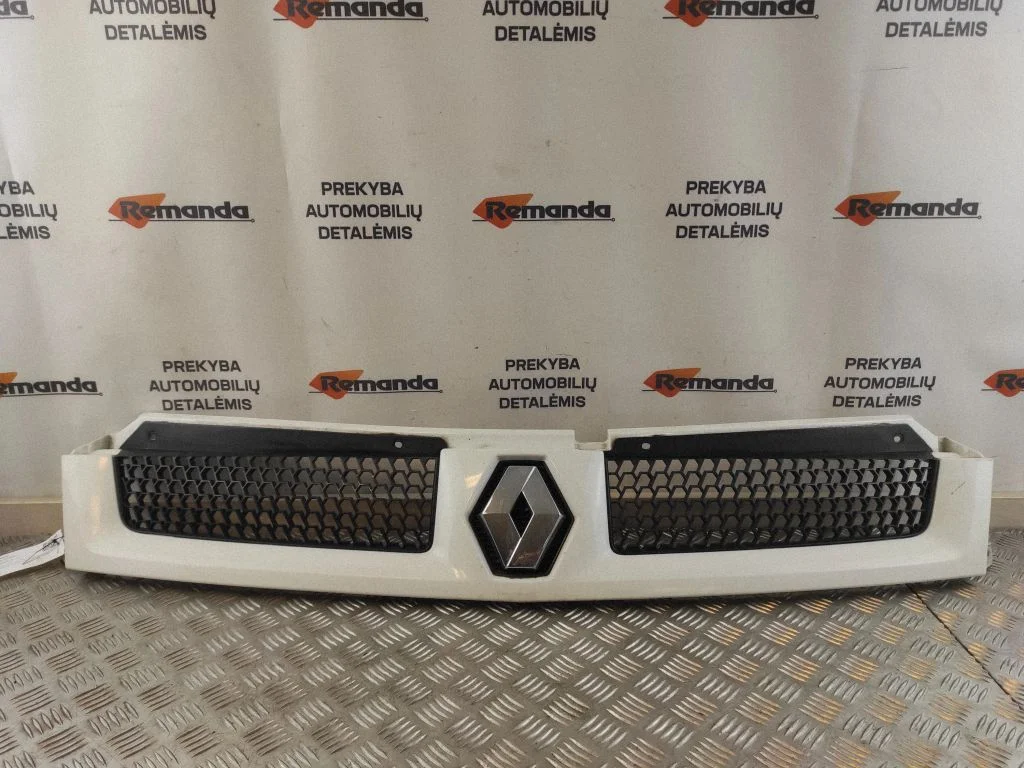 Atrapa przednia (grill) 8200233765