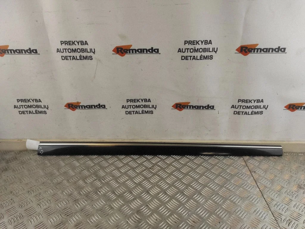 Front door trim (molding) A2116902062