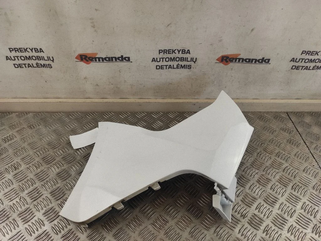 Kampinė galinio bamperio dalis