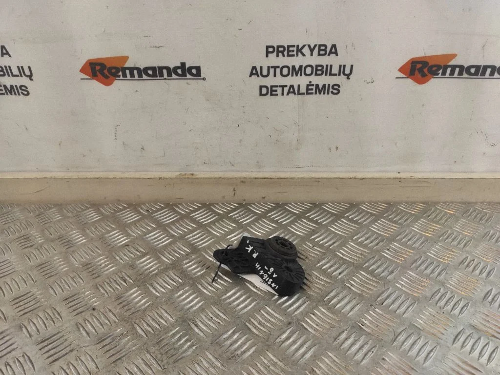 Laikiklis radiatorių panelės (televizoriaus)