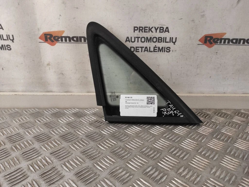 Trikampis stiklas kėbulo priekyje