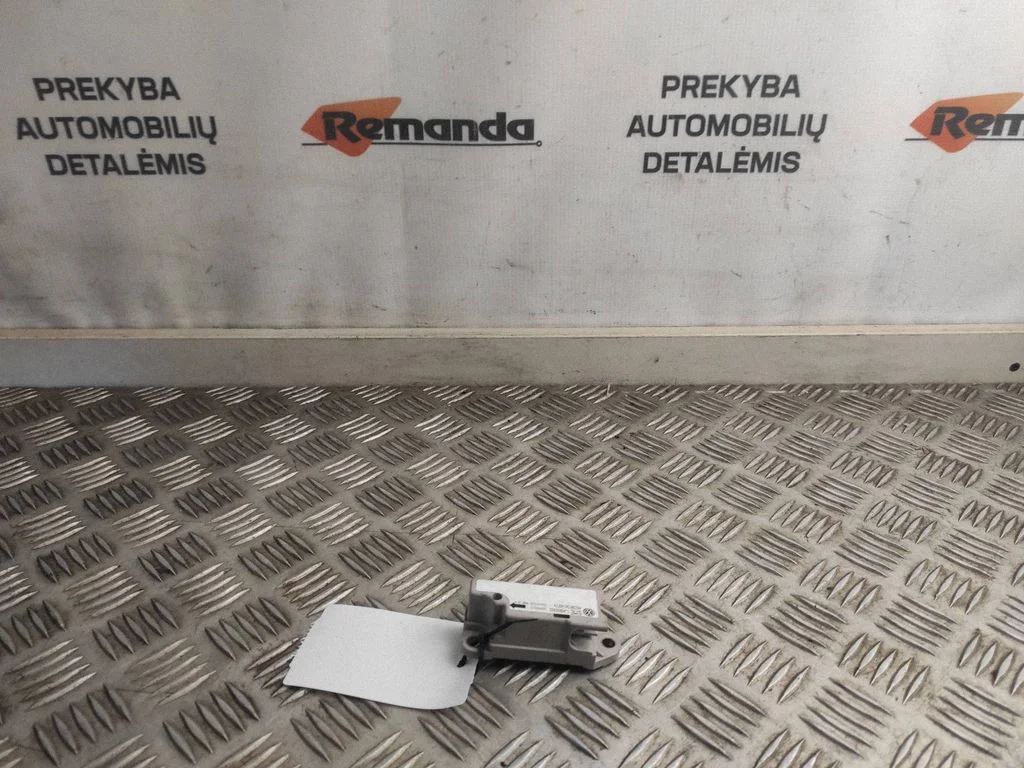 Drošības spilvenu trieciena sensors IJ0909606G