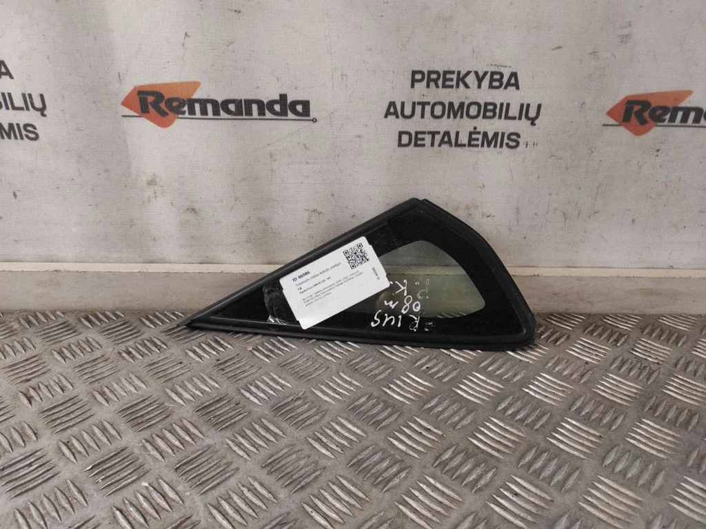 Trikampis stiklas kėbulo priekyje