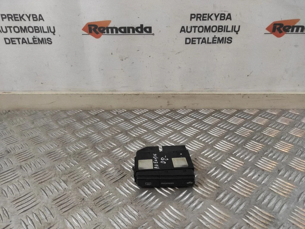 Stikla apsildes slēdzis 8479005130C