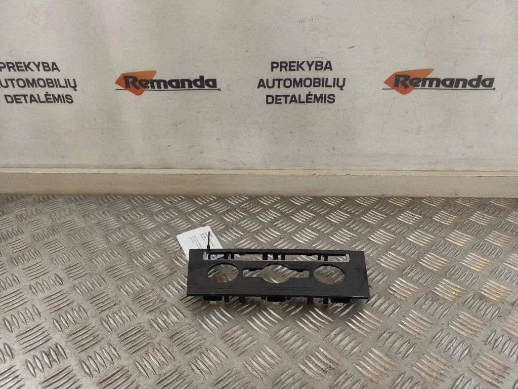 Klimato kontrolės/ pečiuko kontrolės apdaila