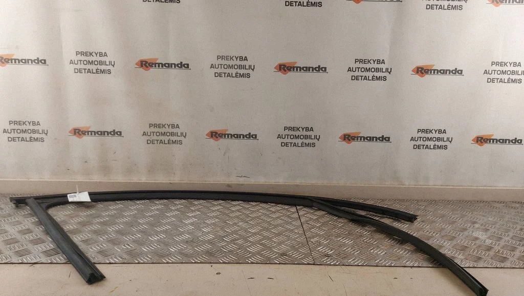 Guma sandarinimo priekinių durų (prie stiklo)