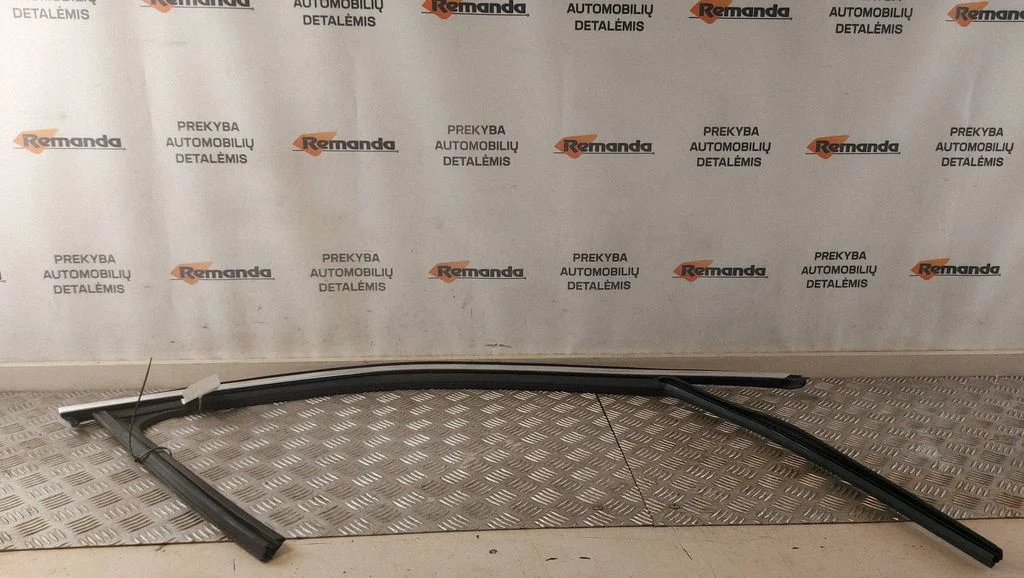 Guma sandarinimo priekinių durų (prie stiklo)