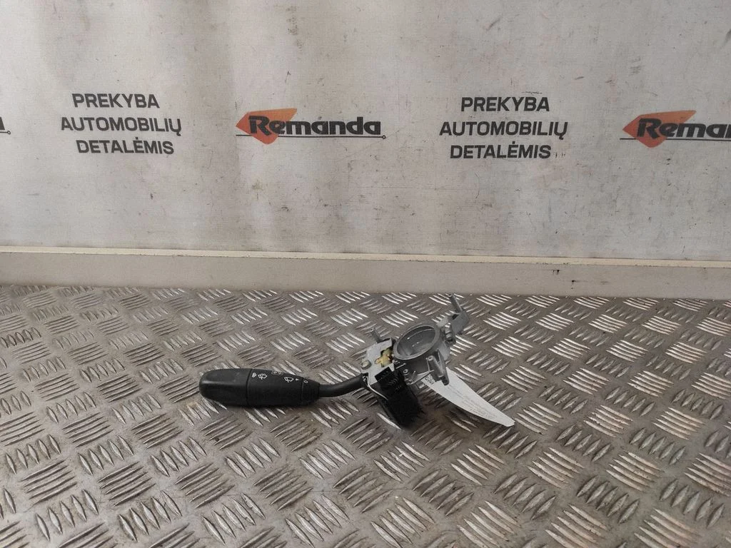 Logu tīrītāju svira A9065450310