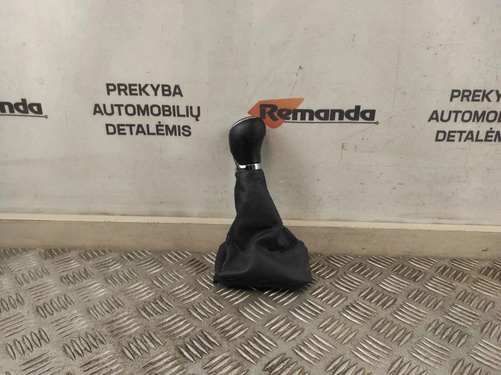 Pārnesumu pārslēga sviras apdare (āda, poga) 6V0711120