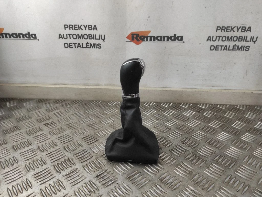 Pārnesumu pārslēga sviras apdare (āda, poga) 5E1713123AK