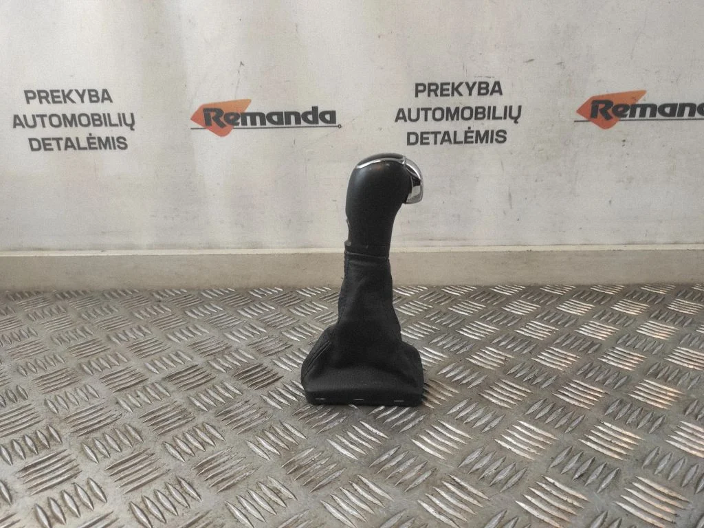 Pārnesumu pārslēga sviras apdare (āda, poga) 5JB713123AK