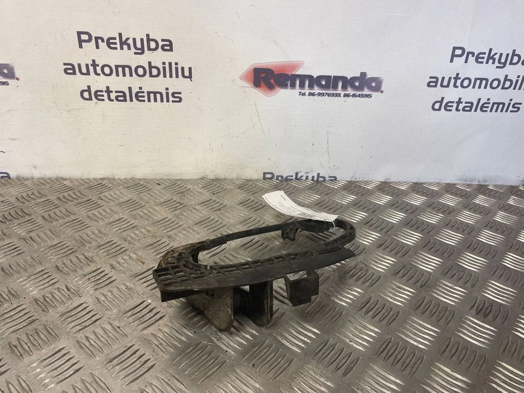Laikiklis/ kronšteinas išorinės priekinės atidarymo rankenos