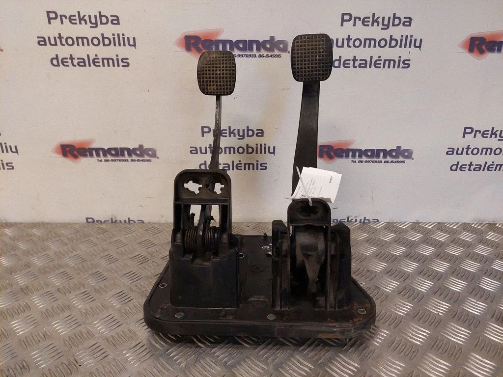 Pedalų komplektas