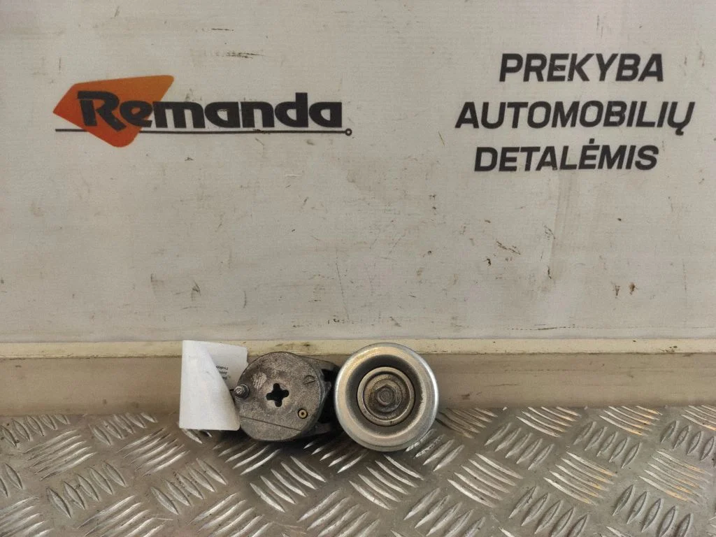 Paskirstymo diržo įtempėjas