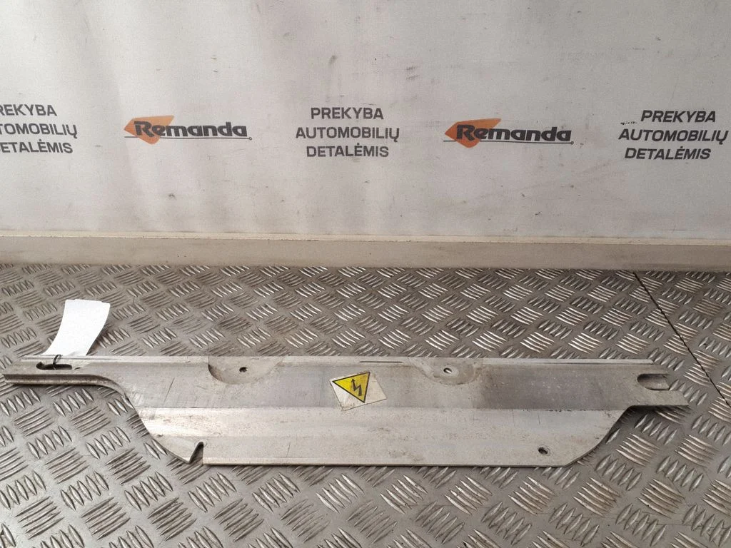 Hibrido/ elektromobilio akumuliatoriaus laikiklis/ kronšteinas