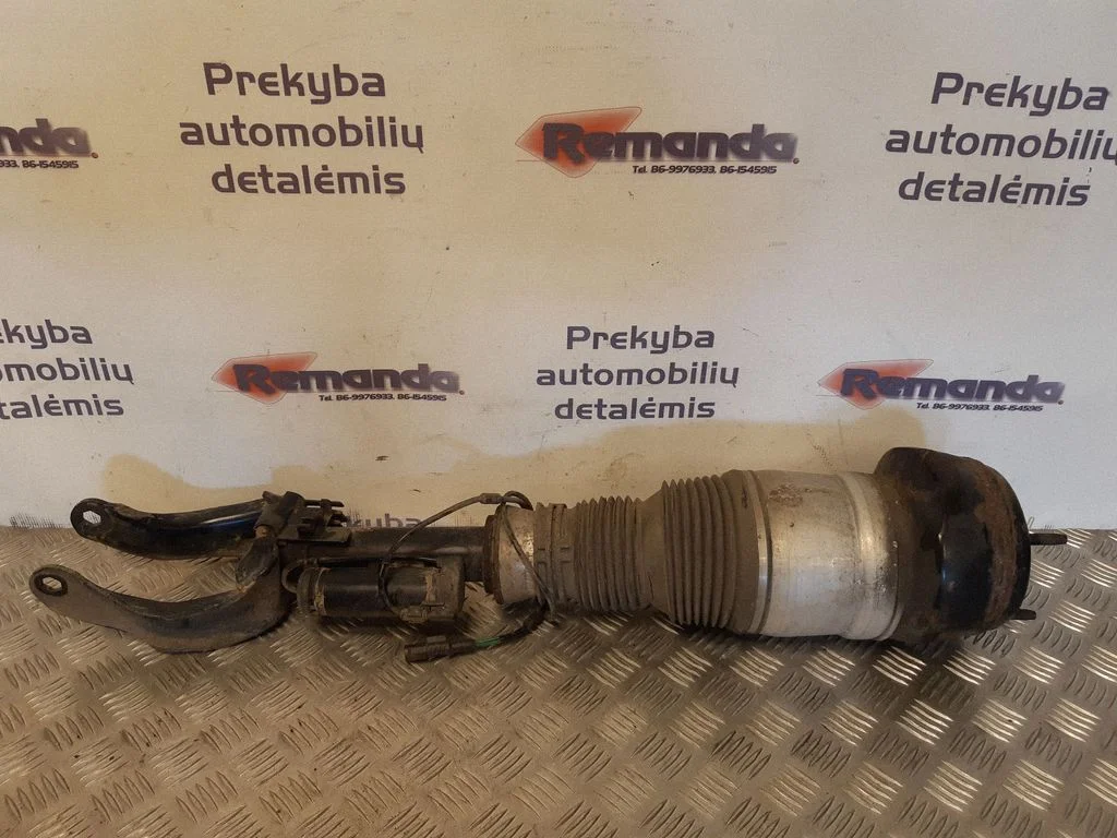 Priekinis amortizatorius (pneumatinė/ hidraulinė važiuoklė)