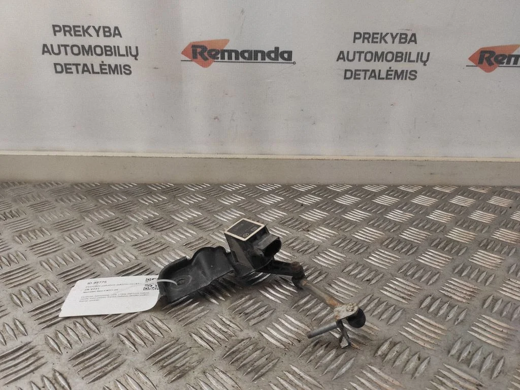 Priekinės pakabos aukščio daviklis