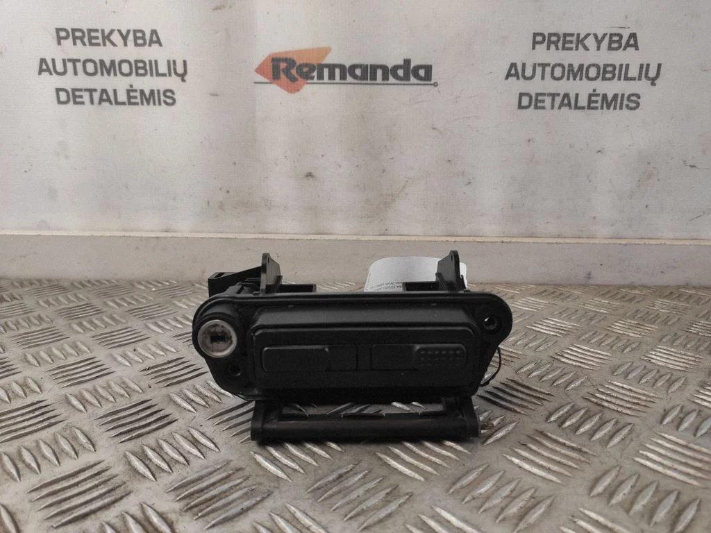 Tailgate opening switch – Mercedes-Benz S-Class W220 (1998-2006)