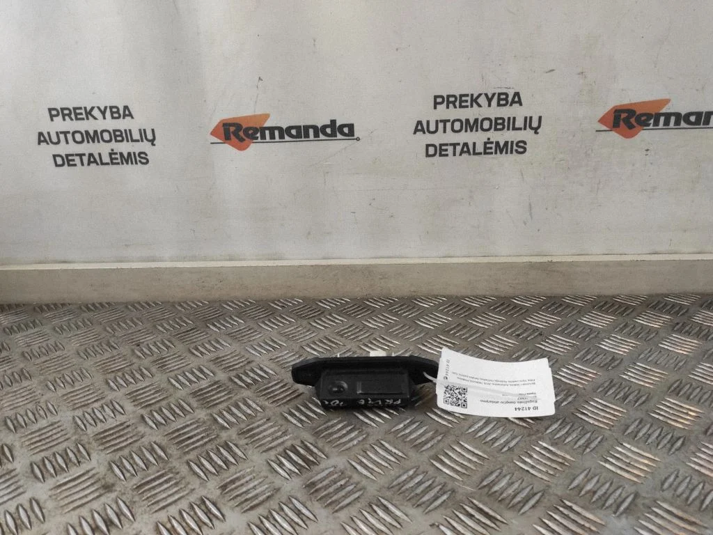 Pakiruumiluugi avamislüliti – Toyota Prius Prime (2017-)