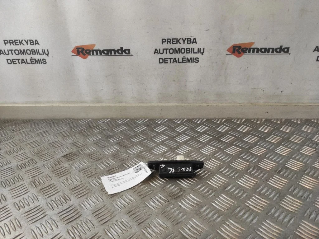 Pakiruumiluugi avamislüliti – Toyota Prius (XW50) (2015-2023)