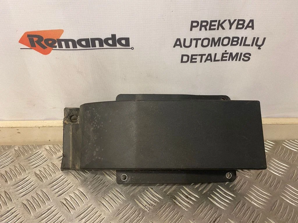 Kita slankiojančių durų apdailos detalė