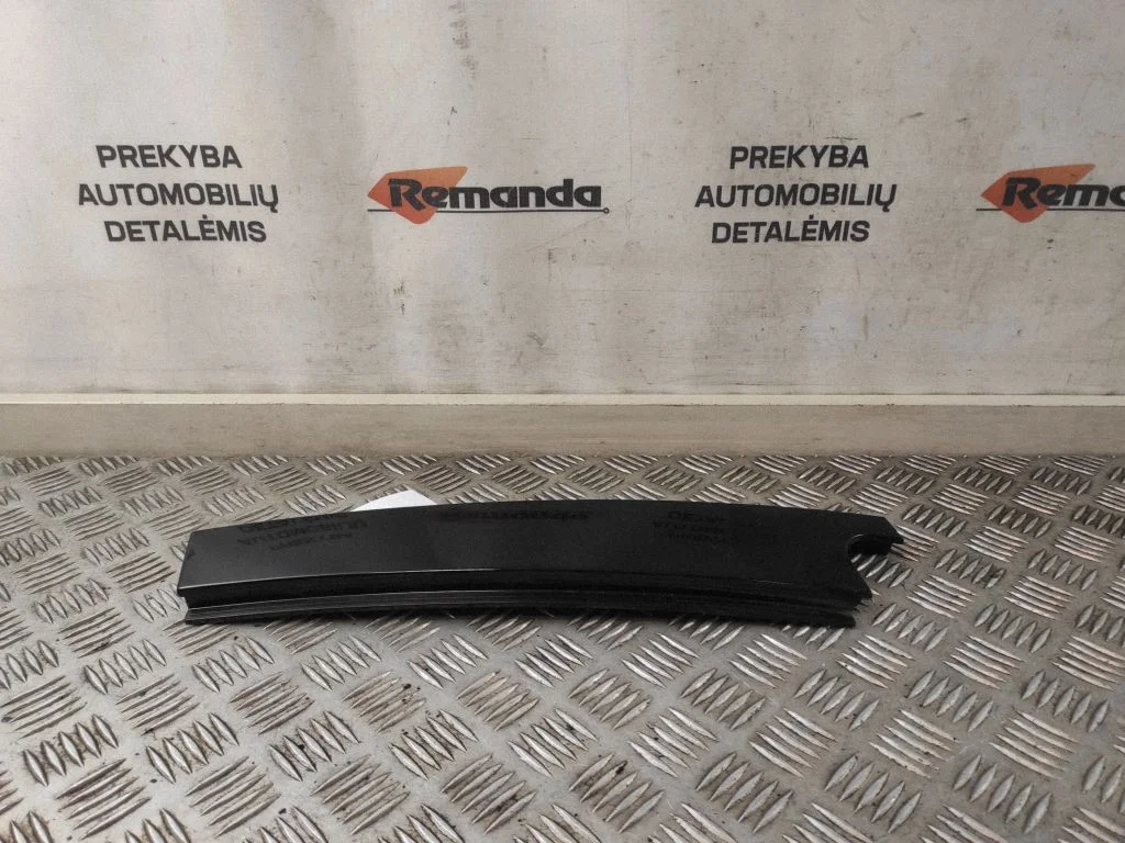 Aizmugurējo durvju stikla apdare 5G6839901B