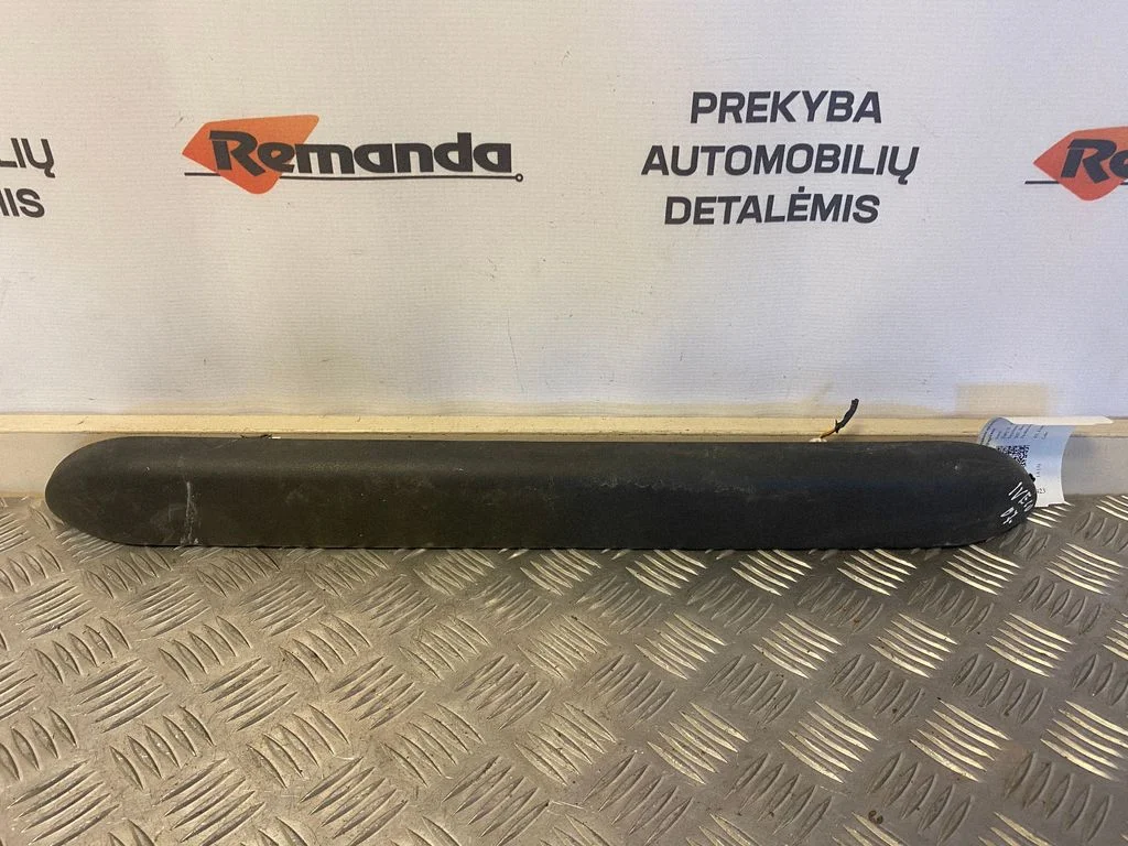 Aizmugurējā vāka numura zīmes apgaismojuma josla