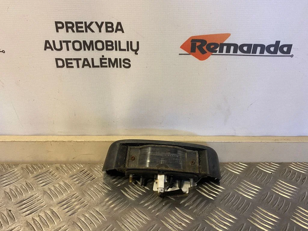 Aizmugurējā vāka numura zīmes apgaismojuma josla 8200024813