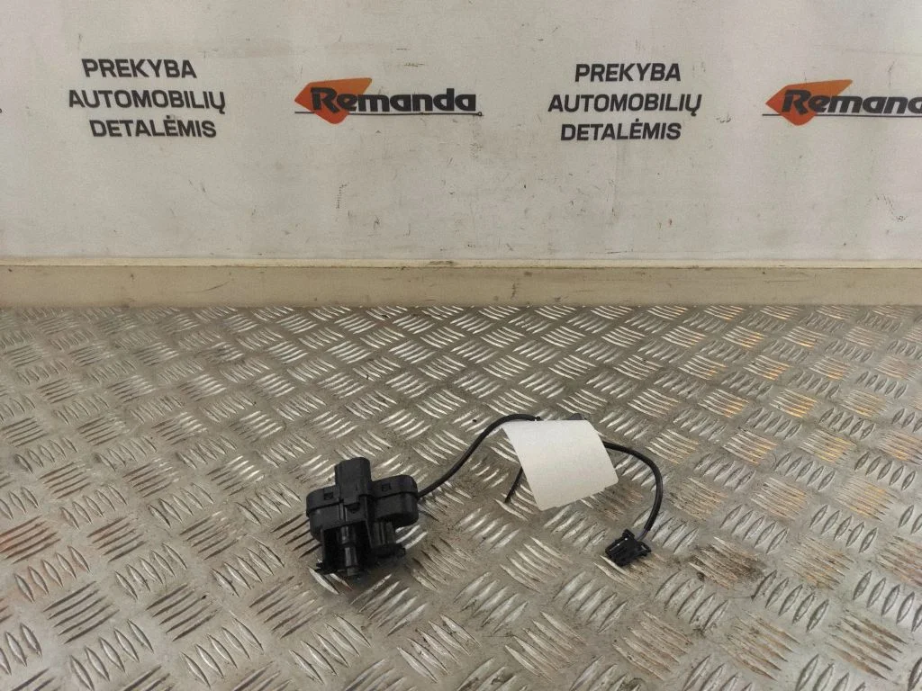 Degalų bako dangtelio spynos varikliukas